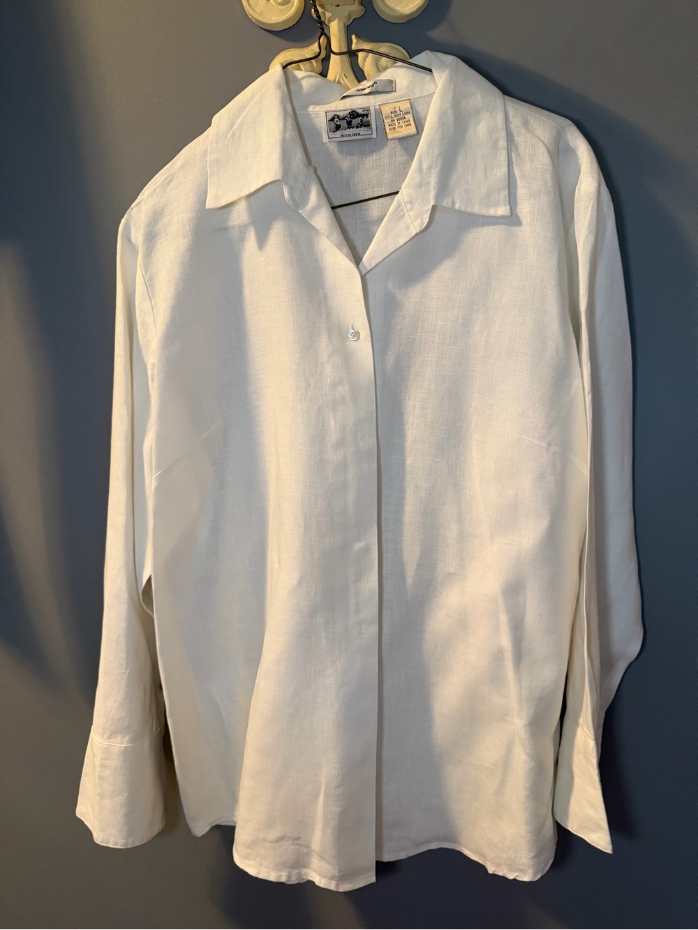 Women's White Collared Button-Front Blouse